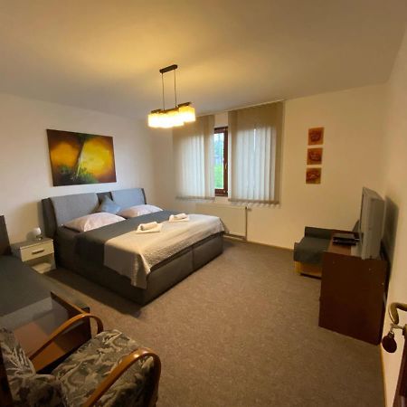 Brezno 2 Izbovy Apartman Sabi Luaran gambar